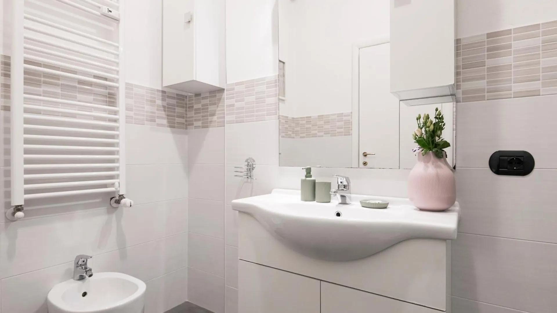 Cozy Apartament In Piazza 5 Giornate By Easylife ميلان